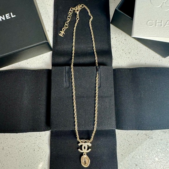 CHANEL▪️CC pearls and crystal Pendant necklace - Picture 3 of 5